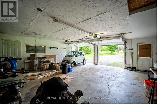 28 Andrew Court, Kawartha Lakes, ON - Indoor Photo Showing Garage