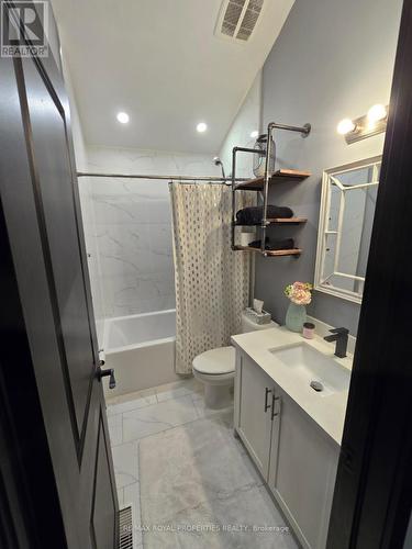 271 Adeline Avenue N, Hamilton (Normanhurst), ON - Indoor Photo Showing Bathroom