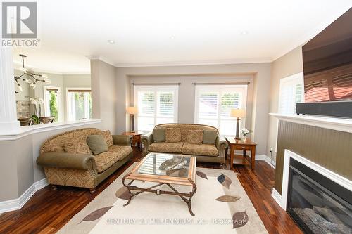 54 Williams Street, Collingwood, ON - Indoor Photo Showing Living Room