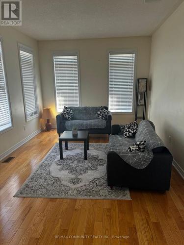 2 Rowley Street, Richmond Hill, ON - Indoor Photo Showing Living Room