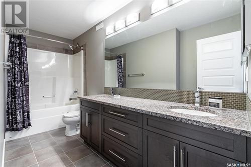 656 Childers Bend, Saskatoon, SK - Indoor Photo Showing Bathroom