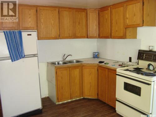 109 2Nd Street E, Kyle, SK - Indoor Photo Showing Kitchen With Double Sink