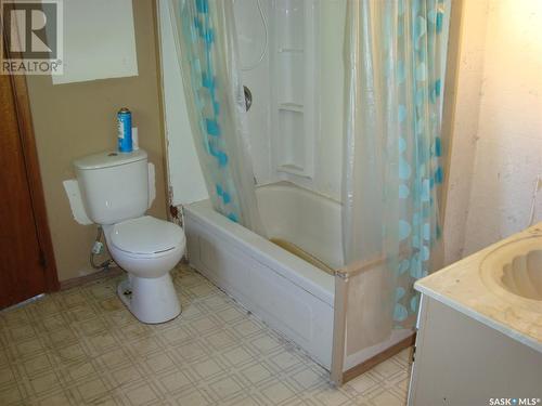 109 2Nd Street E, Kyle, SK - Indoor Photo Showing Bathroom