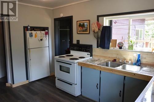 868 Ross Street, Quesnel, BC - Indoor Photo Showing Kitchen With Double Sink