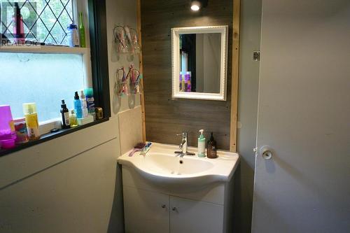 868 Ross Street, Quesnel, BC - Indoor Photo Showing Bathroom