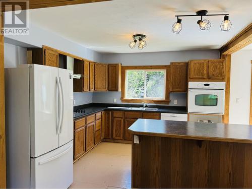 4026 N Cariboo 97 Highway, Williams Lake, BC - Indoor Photo Showing Kitchen With Double Sink