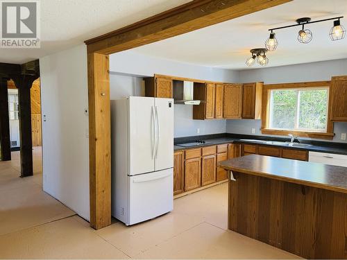 4026 N Cariboo 97 Highway, Williams Lake, BC - Indoor Photo Showing Kitchen