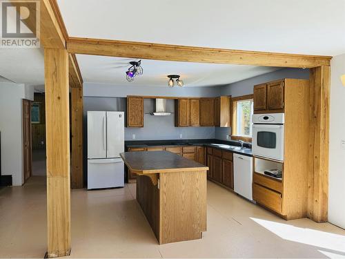 4026 N Cariboo 97 Highway, Williams Lake, BC - Indoor Photo Showing Kitchen