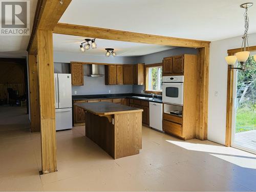 4026 N Cariboo 97 Highway, Williams Lake, BC - Indoor Photo Showing Kitchen