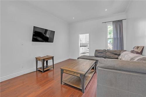 256 Wellington Street N, Hamilton, ON - Indoor Photo Showing Living Room