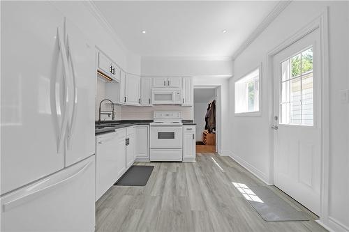 256 Wellington Street N, Hamilton, ON - Indoor Photo Showing Kitchen