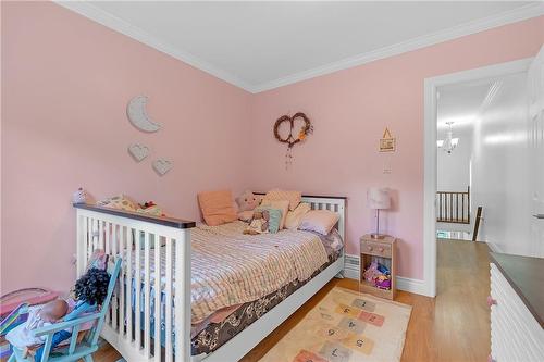 256 Wellington Street N, Hamilton, ON - Indoor Photo Showing Bedroom