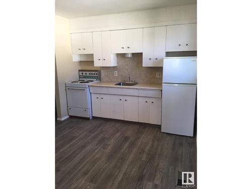 13007 83 St Nw, Edmonton, AB - Indoor Photo Showing Kitchen