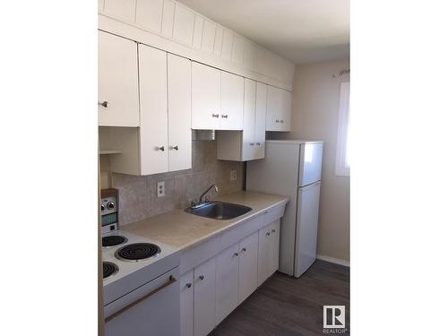 13007 83 St Nw, Edmonton, AB - Indoor Photo Showing Kitchen