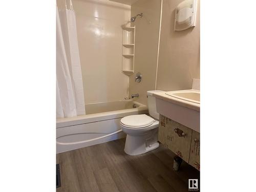 13007 83 St Nw, Edmonton, AB - Indoor Photo Showing Bathroom