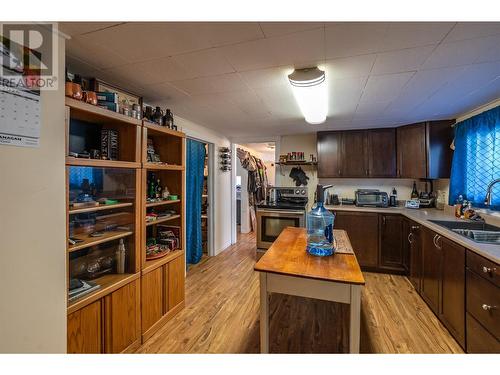 463 Heales Avenue, Penticton, BC - Indoor Photo Showing Kitchen