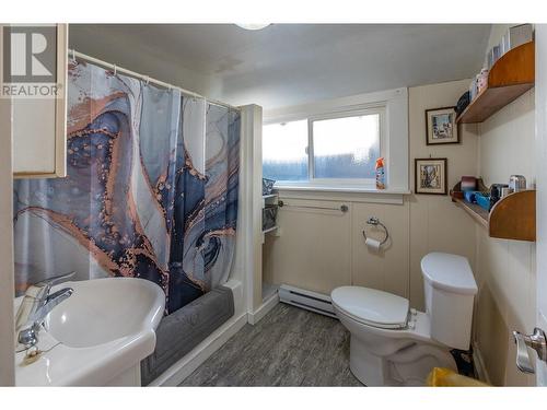 463 Heales Avenue, Penticton, BC - Indoor Photo Showing Bathroom