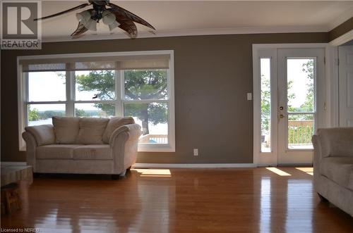 77 Rockview Road, Callander, ON - Indoor Photo Showing Living Room