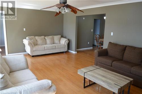 77 Rockview Road, Callander, ON - Indoor Photo Showing Living Room