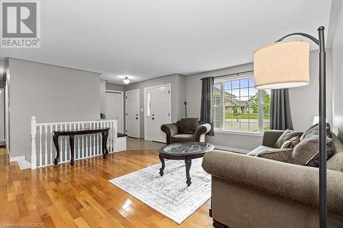 25 Pine Tree Drive, South Bruce Peninsula, ON - Indoor Photo Showing Living Room