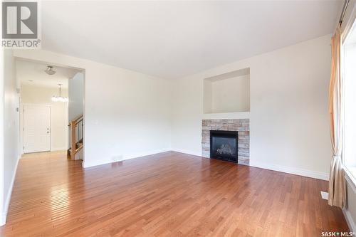 1534 Shepherd Crescent, Saskatoon, SK - Indoor Photo Showing Living Room With Fireplace