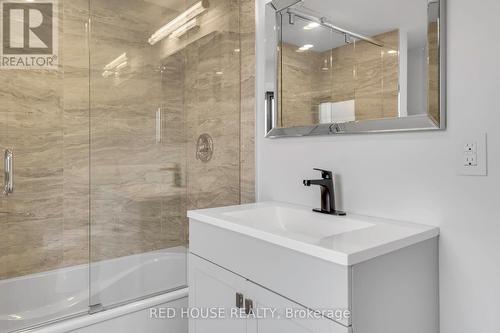 10 Bayside Avenue, Hamilton, ON - Indoor Photo Showing Bathroom