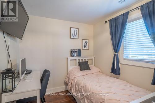 228 Ridgeway Road, Fort Erie, ON - Indoor Photo Showing Bedroom