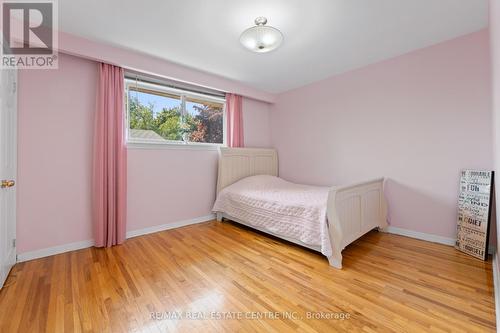2203 Waycross Crescent, Mississauga, ON - Indoor Photo Showing Bedroom