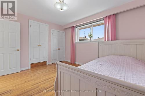 2203 Waycross Crescent, Mississauga, ON - Indoor Photo Showing Bedroom