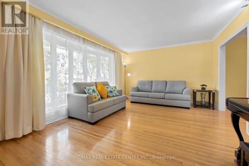2203 Waycross Crescent, Mississauga, ON - Indoor Photo Showing Living Room
