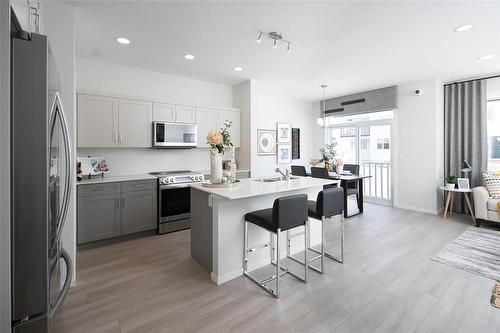 6 Saddle Creek Cove, Winnipeg, MB - Indoor Photo Showing Kitchen With Upgraded Kitchen