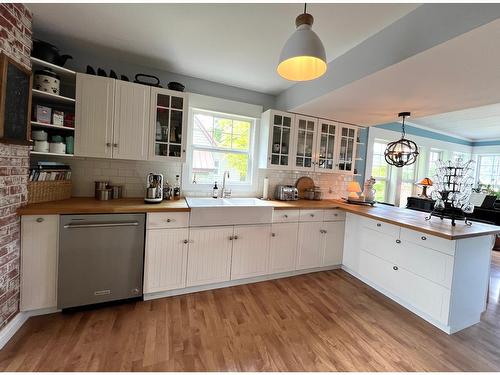 611 Nelson Street, Kimberley, BC - Indoor Photo Showing Kitchen