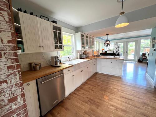 611 Nelson Street, Kimberley, BC - Indoor Photo Showing Kitchen