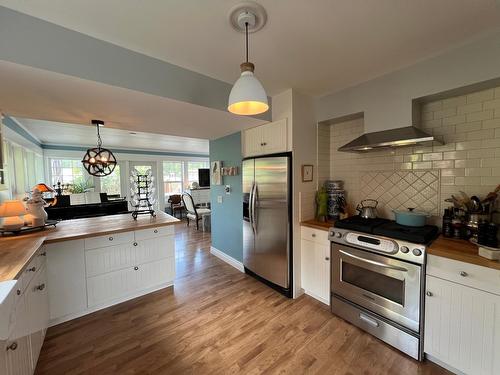 611 Nelson Street, Kimberley, BC - Indoor Photo Showing Kitchen