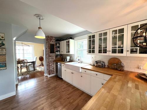 611 Nelson Street, Kimberley, BC - Indoor Photo Showing Kitchen