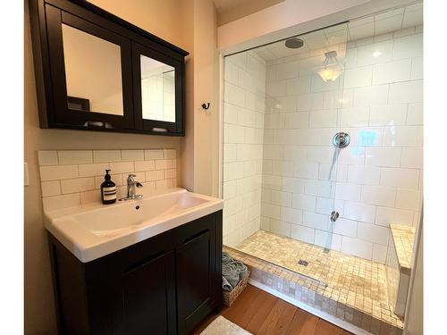 611 Nelson Street, Kimberley, BC - Indoor Photo Showing Bathroom