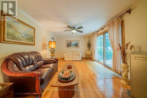 17100 Highway 41, Addington Highlands, ON - Indoor Photo Showing Living Room