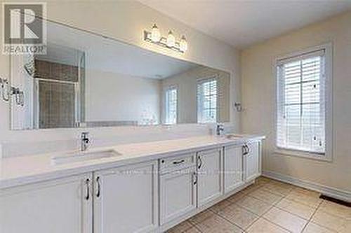 80 Serano Crescent, Richmond Hill, ON - Indoor Photo Showing Bathroom