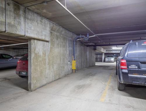 1006 77 Edmonton Street, Winnipeg, MB - Indoor Photo Showing Garage