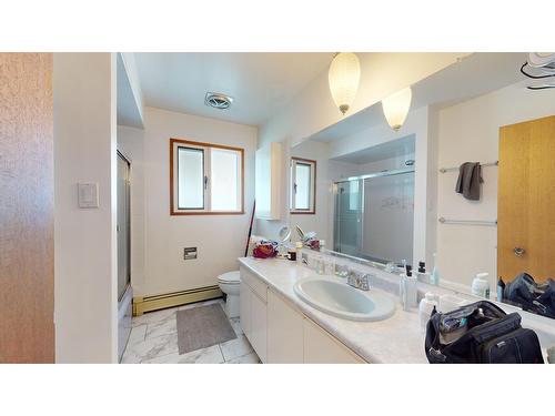 828 6Th Avenue, Kimberley, BC - Indoor Photo Showing Bathroom