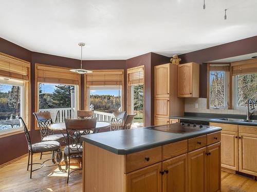 491 Harstone Drive, Kakabeka Falls, ON - Indoor Photo Showing Kitchen