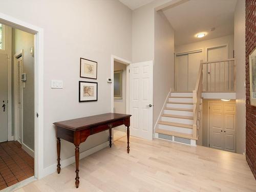 Staircase - 724 Rue Surrey, Baie-D'Urfé, QC - Indoor Photo Showing Other Room