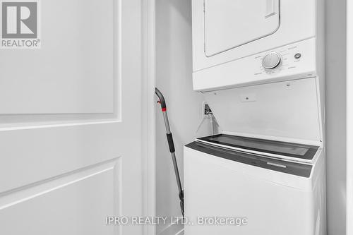 275 - 9 Phelps Lane, Richmond Hill, ON -  Photo Showing Laundry Room