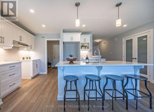 92 Empire Parkway, St. Thomas, ON - Indoor Photo Showing Kitchen With Upgraded Kitchen