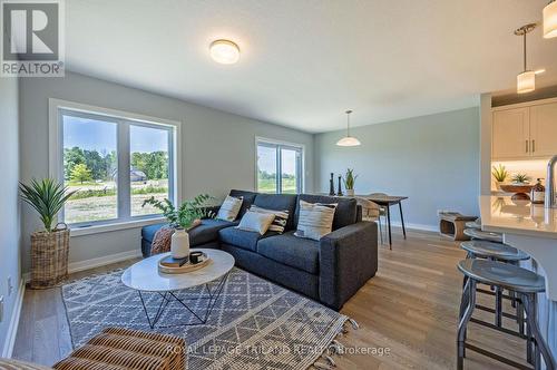 92 Empire Parkway, St. Thomas, ON - Indoor Photo Showing Living Room