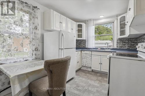 993 Cleta Street, Burlington, ON - Indoor Photo Showing Kitchen With Double Sink
