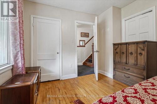 993 Cleta Street, Burlington, ON - Indoor Photo Showing Bedroom