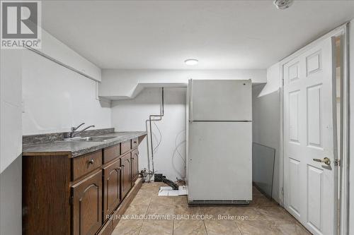 993 Cleta Street, Burlington, ON - Indoor Photo Showing Kitchen