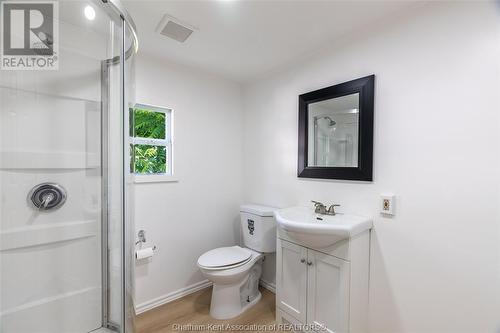 21 Sutton Court, Chatham, ON - Indoor Photo Showing Bathroom