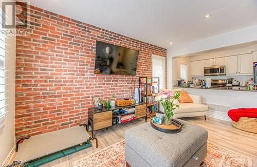 1000 Asleton Boulevard Unit# 73, Milton, ON - Indoor Photo Showing Living Room